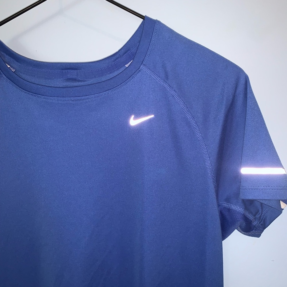 Nike men’s activewear shirt - Picture 2 of 9